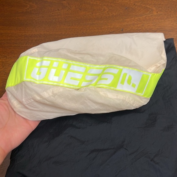 GUESS WINDBREAKER SUPER CUTE GUESS JACKET ZIPPER LIGHT WEIGHT HOODIE STYLE ZIP - Picture 7 of 15